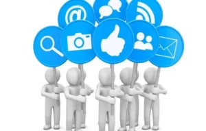 Ilustración de figuras humanas sosteniendo íconos de redes sociales azules, representando la interacción digital y la visita a tu perfil.